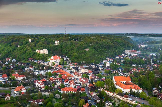 Kazimierz Dolny, panorama na centrum miasta. EU, PL, Lubelskie. Lotnicze.
